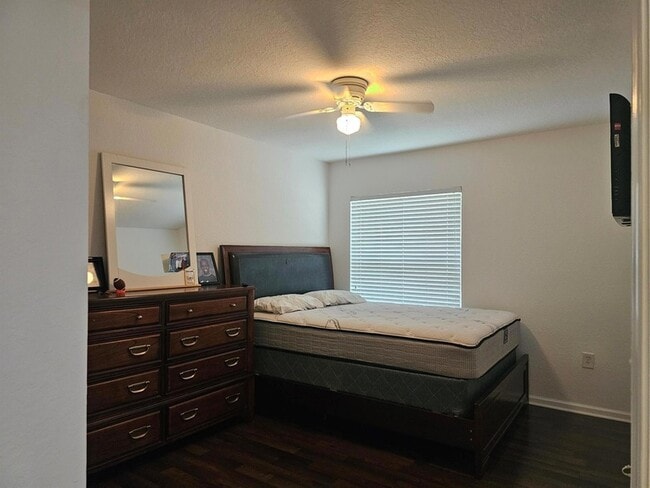 Building Photo - 7533 Topiary Ave