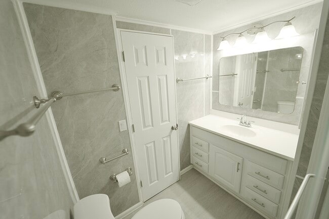 Building Photo - 8520 SW 18th Ct