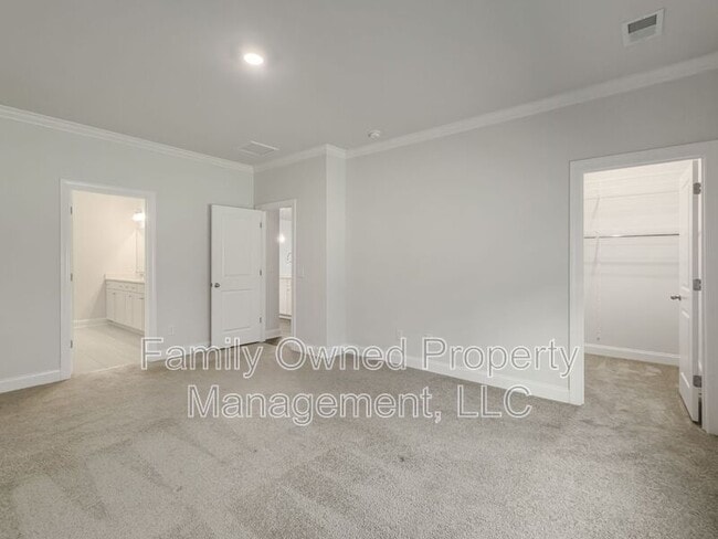 Building Photo - 208 Shortmarsh St