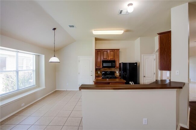 Building Photo - 1200 Rainbow Parke Dr
