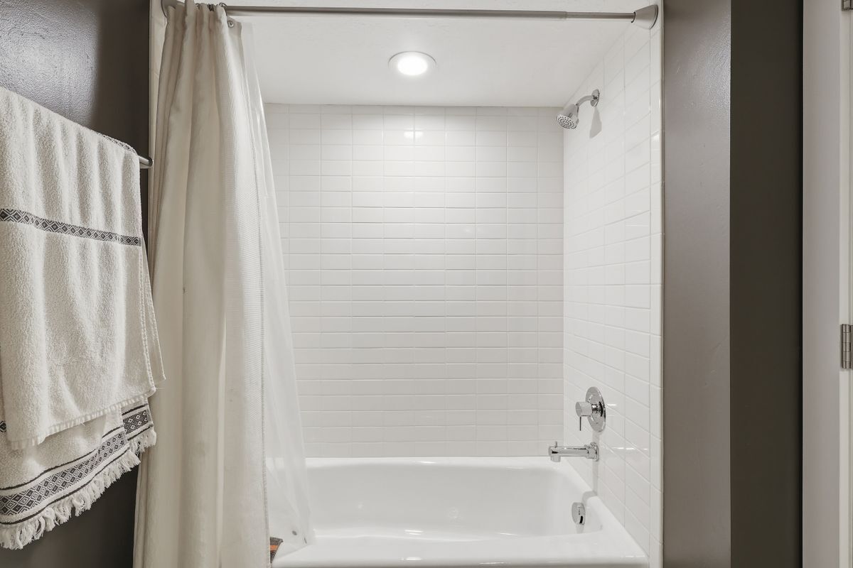 Building Photo - 1799 800 N