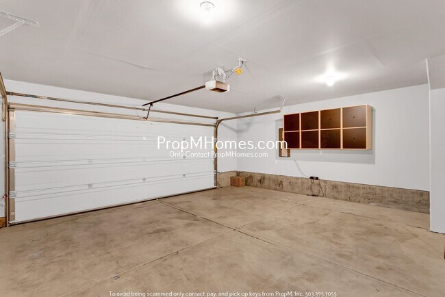 Building Photo - Three Level Home in Villebois - 4 Bedrooms!