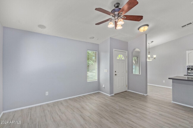 Building Photo - 983 E Palomino Way