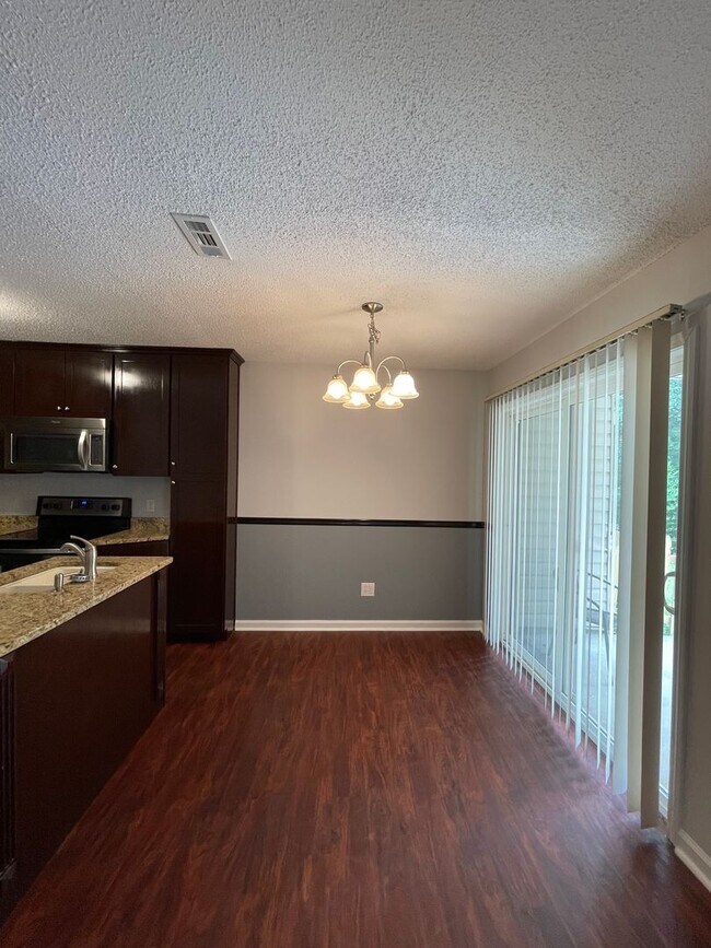 Building Photo - Rolling Acres - End Unit w/Several Beautif...