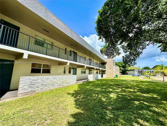 Building Photo - 7831 N Colony Cir