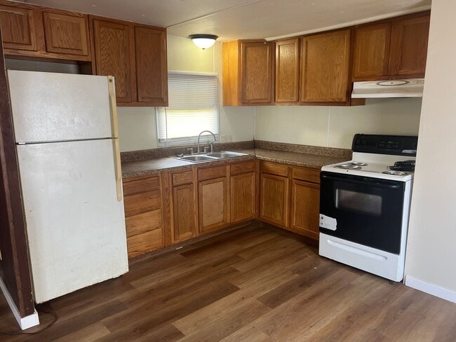 Building Photo - Beautifully Updated 3 bedroom 2 bath home