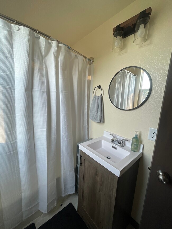 Building Photo - Rustic Farmhouse