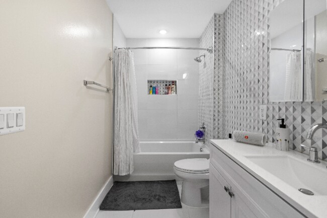 Building Photo - 1638 K St NE