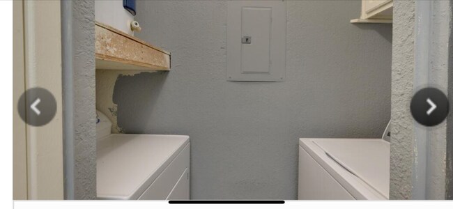 Building Photo - 806 W 24th St