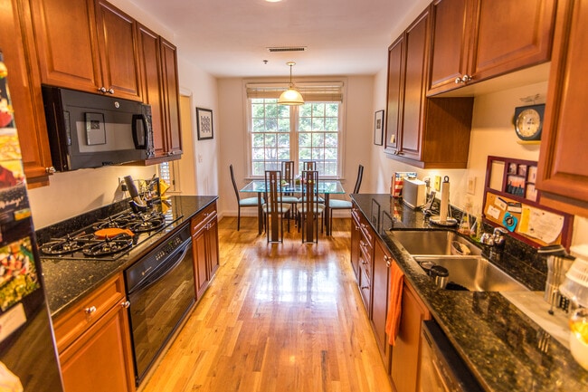 Kitchen - 1735 Peachtree St NE