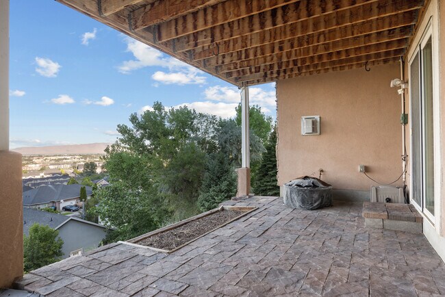 Building Photo - 1376 Alpine Way