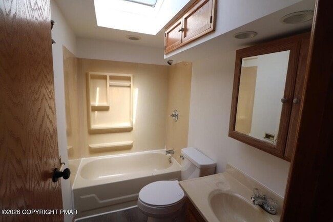 Building Photo - 238 Birchwood Ln