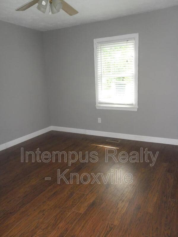 Building Photo - 805 Centeroak Dr