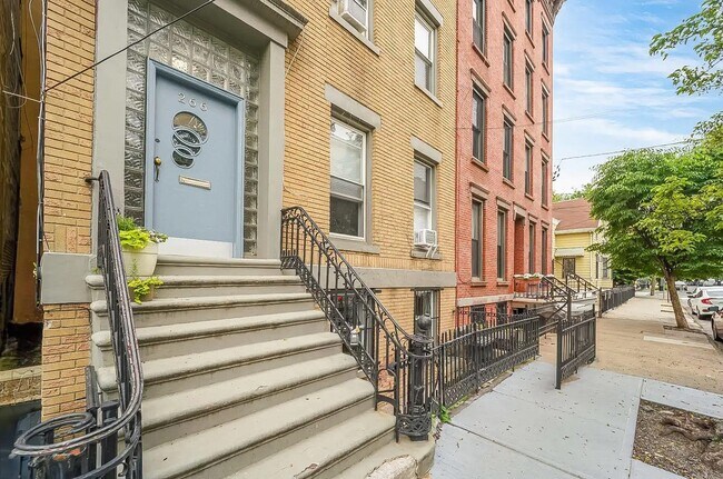 Building Photo - 266 3rd St