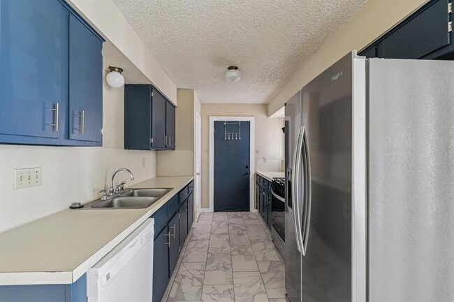 Building Photo - 4003 Stonebridge Dr