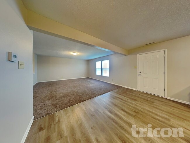 Building Photo - 11361 N Creekside Dr