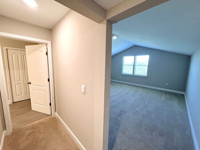 Building Photo - GORGEOUS 5 Bed 4 Bath 3 Car Garage HOME w COMMUNITY POOL for RENT!
