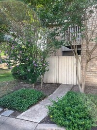 Building Photo - Arbor Village Condominium / Beautiful Update Unit / Refrigerator, Washer & Dryer included