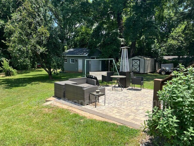Building Photo - 32 N Garden Cir