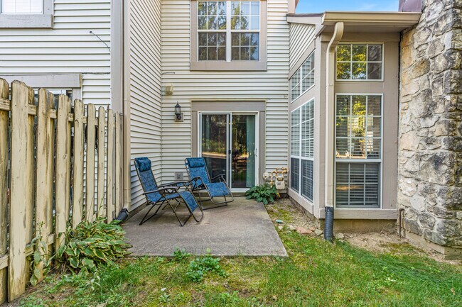 Building Photo - 6450 Bayside N Dr