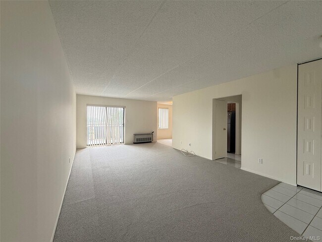 Building Photo - 175 Maple Ave