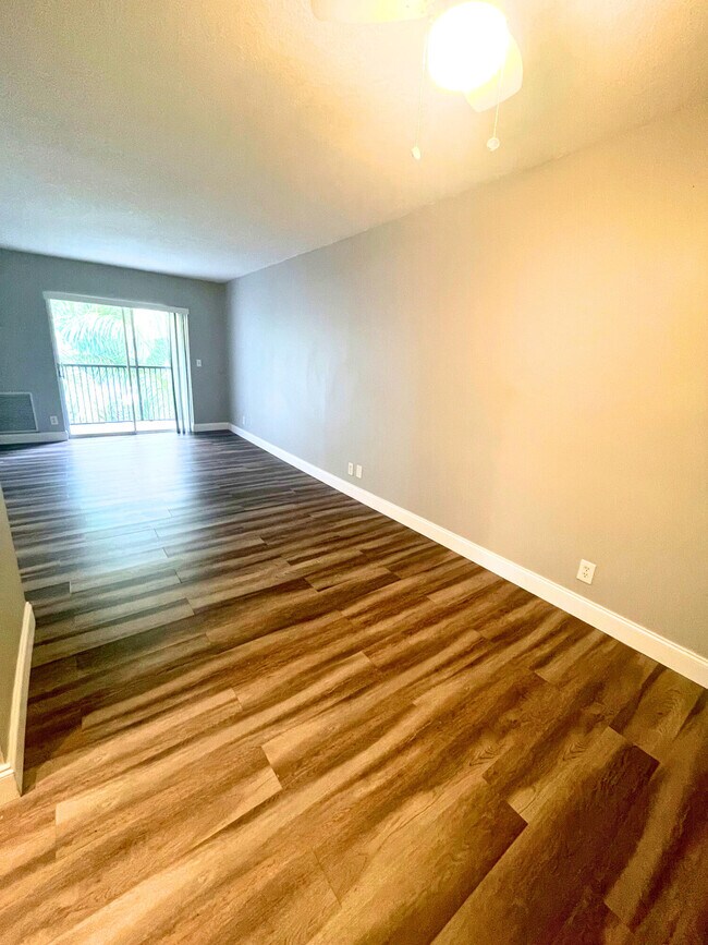 Building Photo - 1527 S Flagler Dr