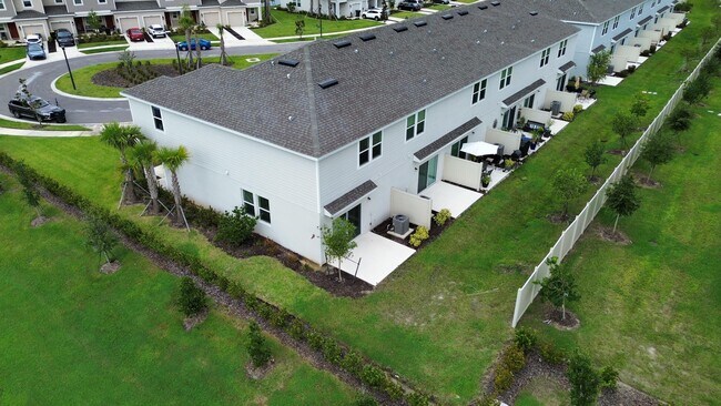 Building Photo - 2287 Portrait St