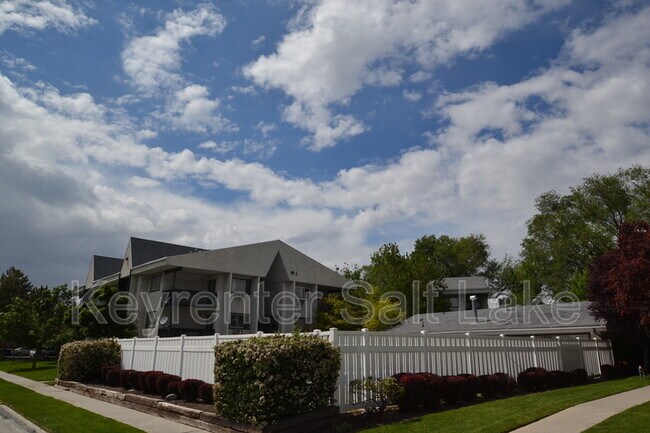 Building Photo - 233 E Hill Avenue