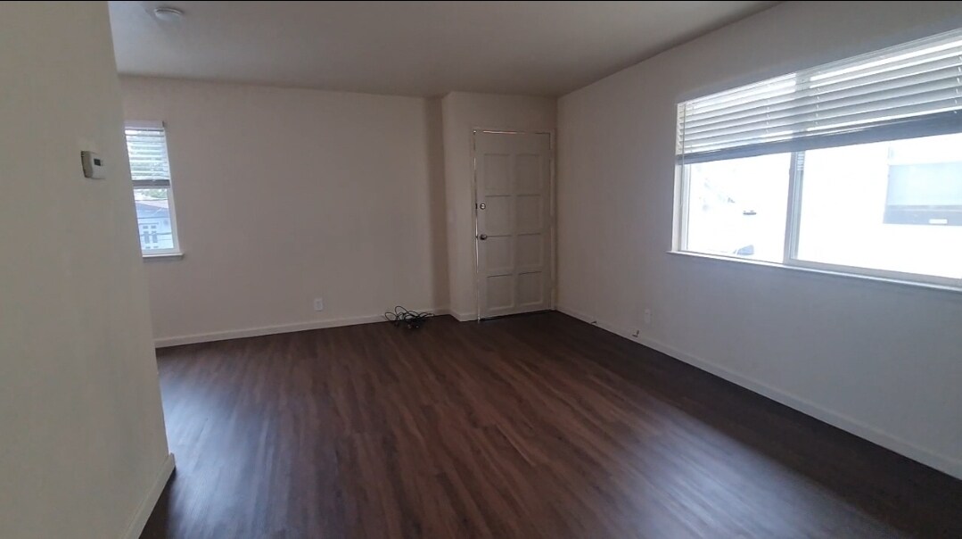Building Photo - 420 Lewis Ln