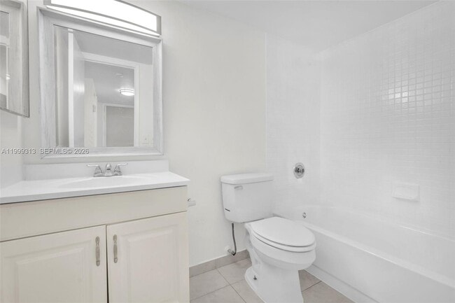 Building Photo - 685 W Park Dr