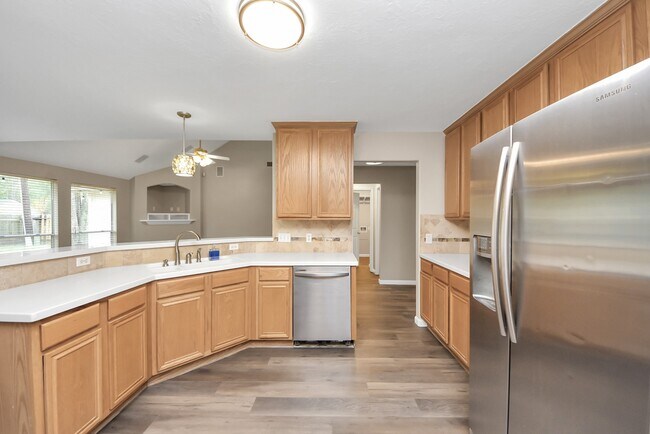 Building Photo - 1802 Whispering Forest Dr