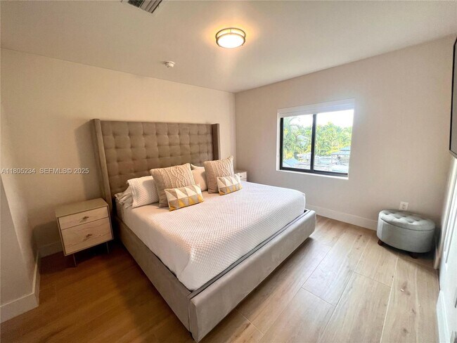 Building Photo - 8753 SW 34th St