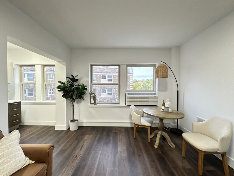 Building Photo - 1555 W Hollywood Ave