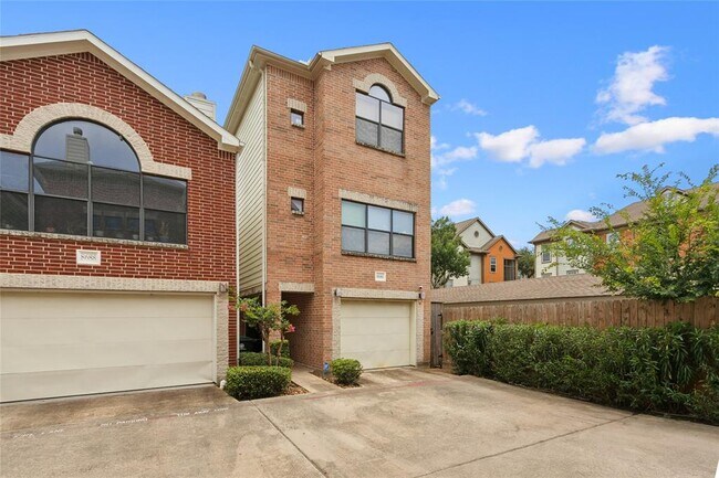 Building Photo - 8686 Meadowcroft Dr