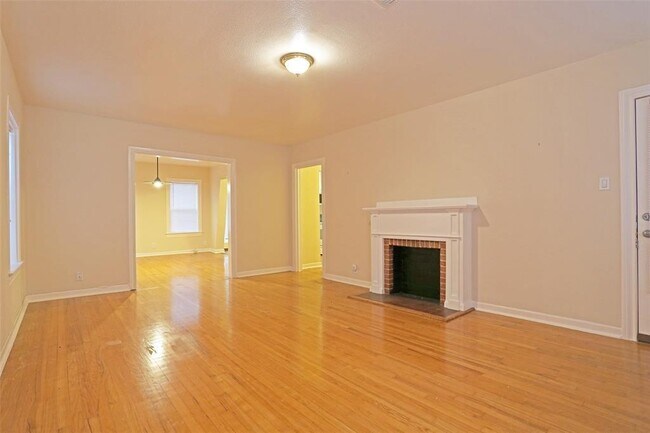 Building Photo - 2348 Sheridan St