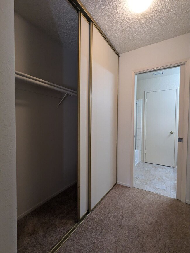 Building Photo - 38860 Cherry Glen Common