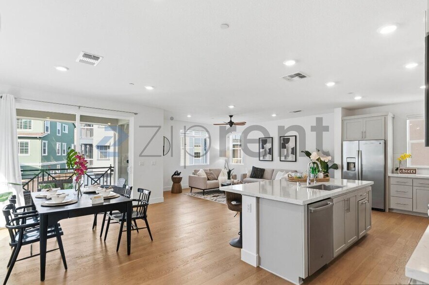 Building Photo - 37380 Watersail Way