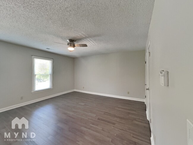 Building Photo - 131 Lake Run