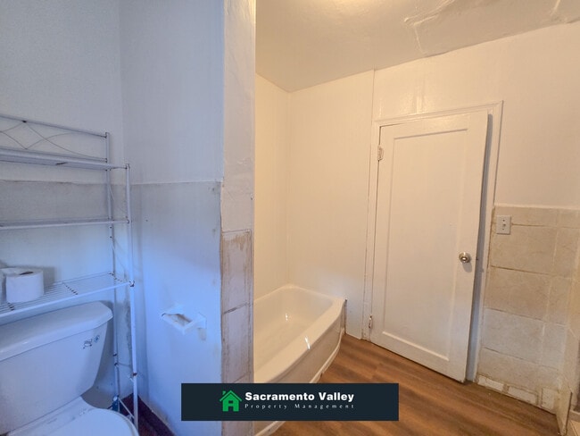 Building Photo - 4235 Arlington Ave