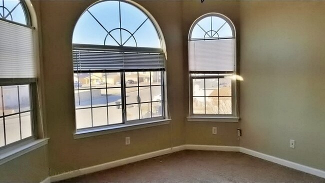 Building Photo - Gorgeous Home
