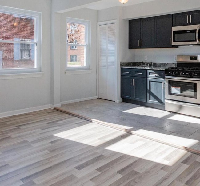 Building Photo - 529 16th St NE