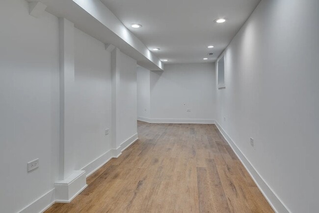 Building Photo - 2453 N Mozart St