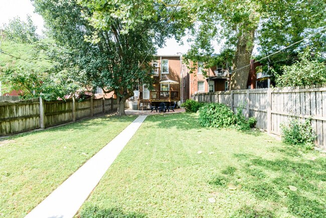 Building Photo - 3971 Juniata St