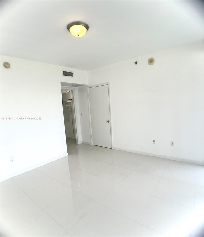 Building Photo - 465 Brickell Ave