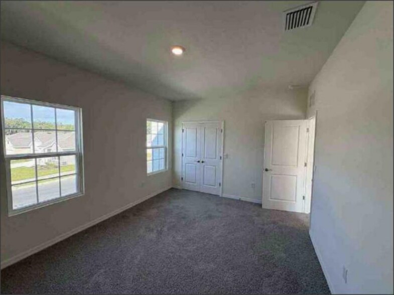 Building Photo - 5191 SW 52nd Dr