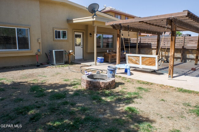 Building Photo - 14273 Hacienda Rock Dr
