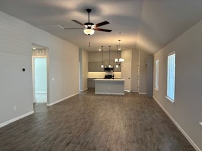 Building Photo - Stunning New Home