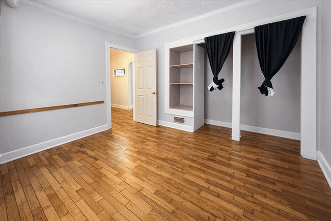 Building Photo - 532 E Greenlawn Ave