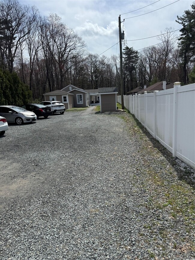 Building Photo - 52 Sarine Rd