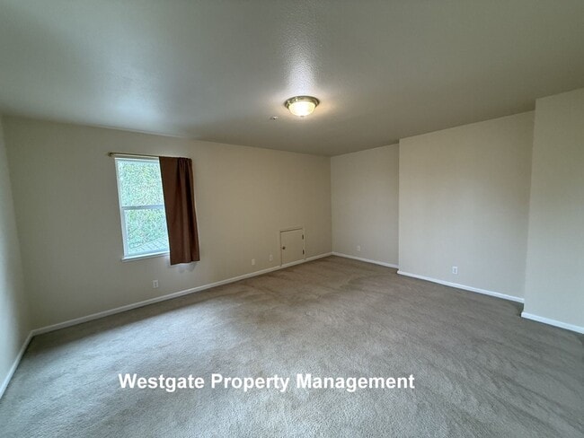 Building Photo - 821 B St